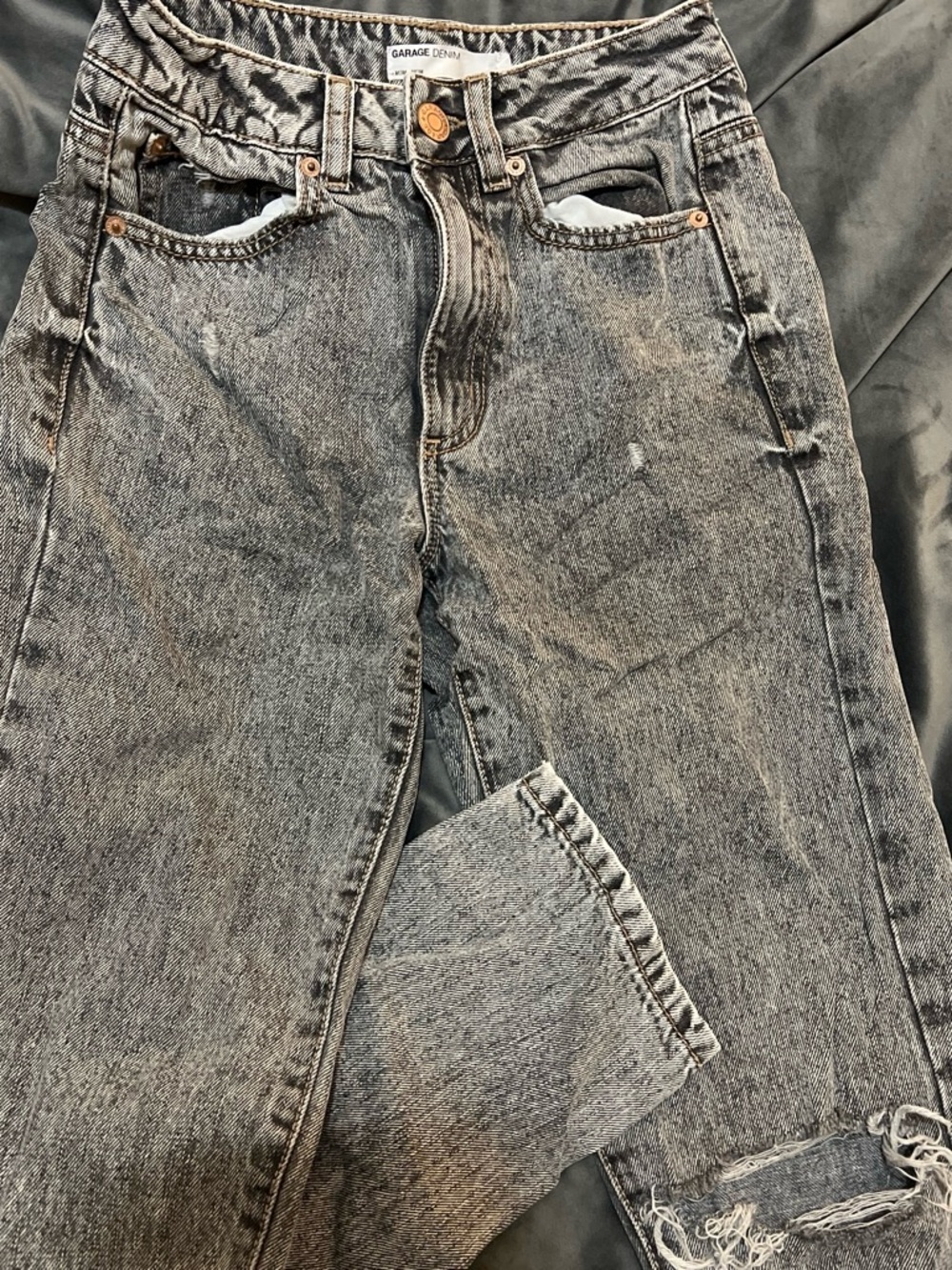 Garage Boyfriend Jeans in Washed Black/Grey